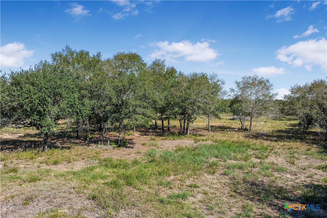 208 Private Road 1067