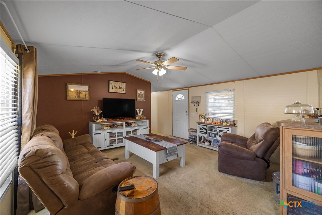 208 Private Road 1067