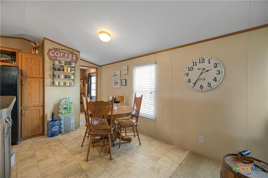 208 Private Road 1067
