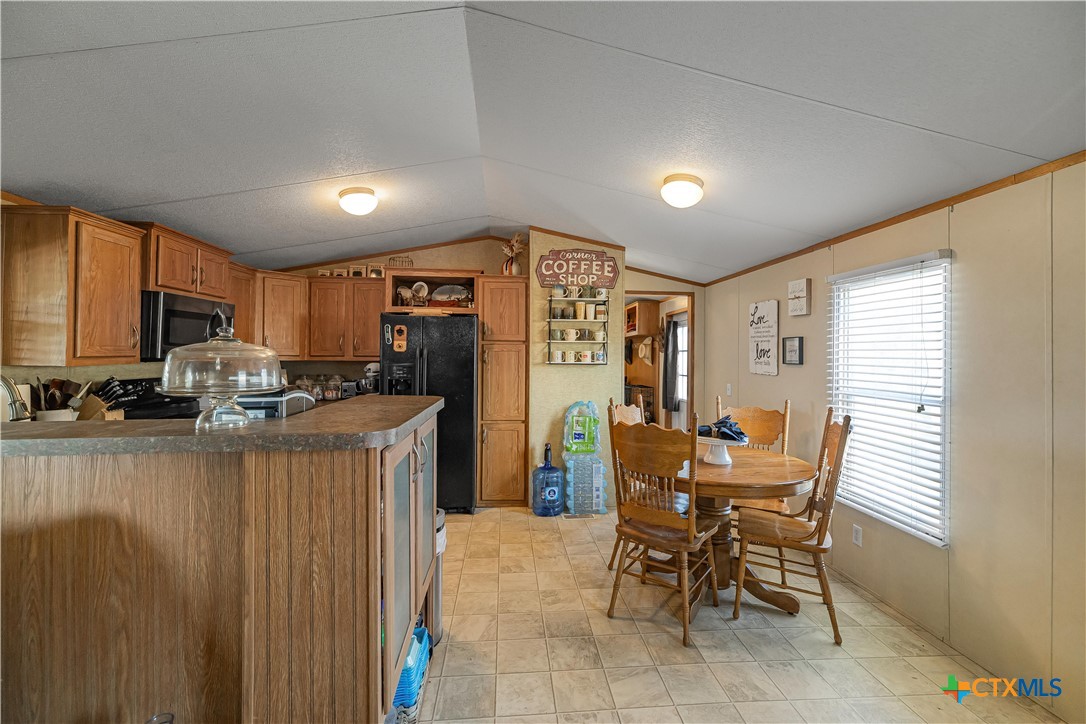 208 Private Road 1067