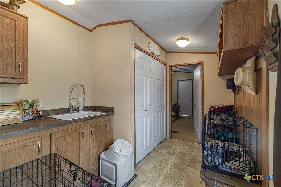 208 Private Road 1067