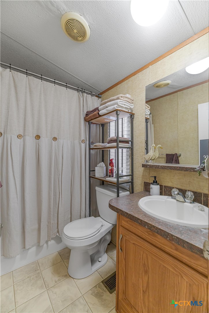 208 Private Road 1067