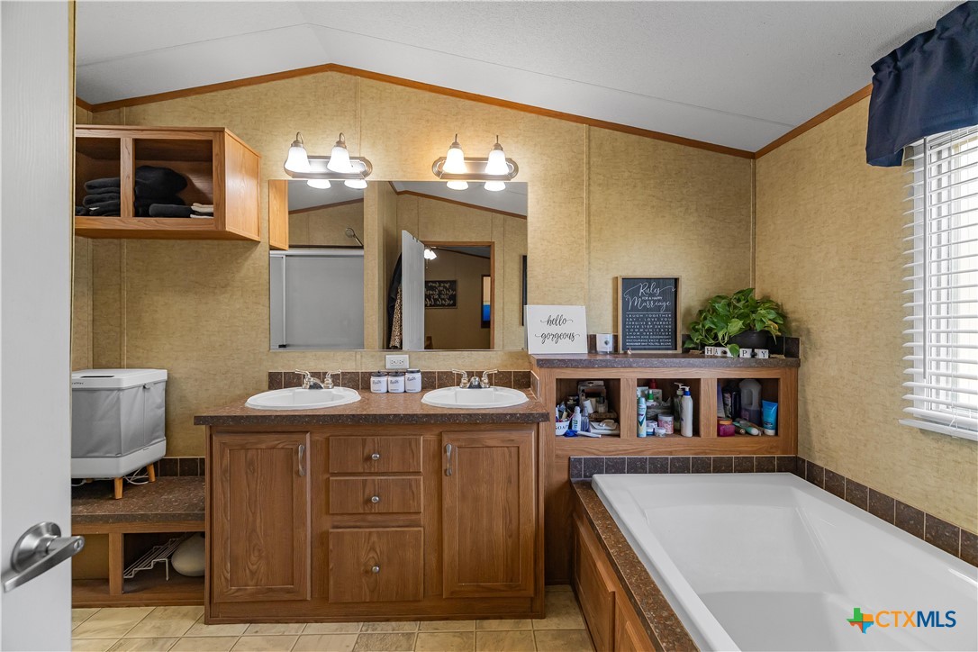 208 Private Road 1067