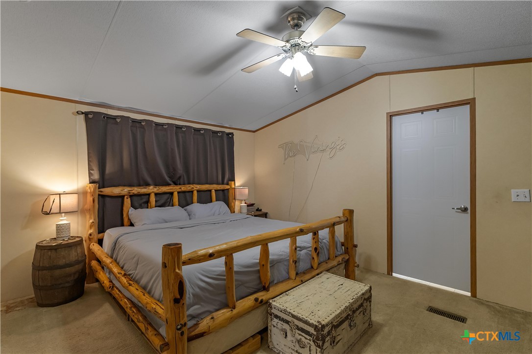 208 Private Road 1067