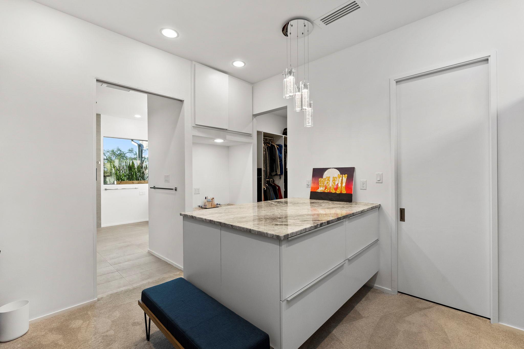 352 Arthur CT
