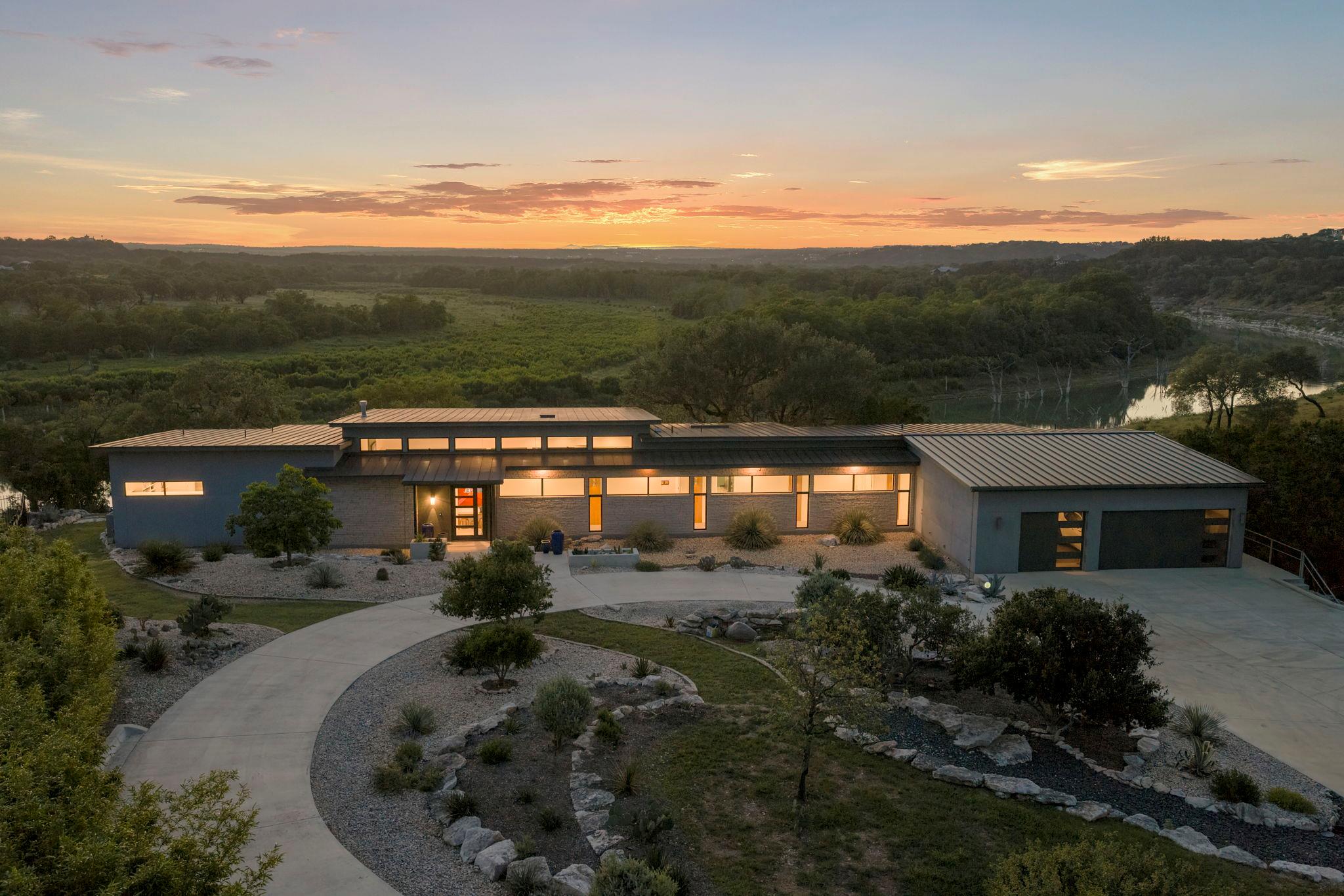 352 Arthur CT