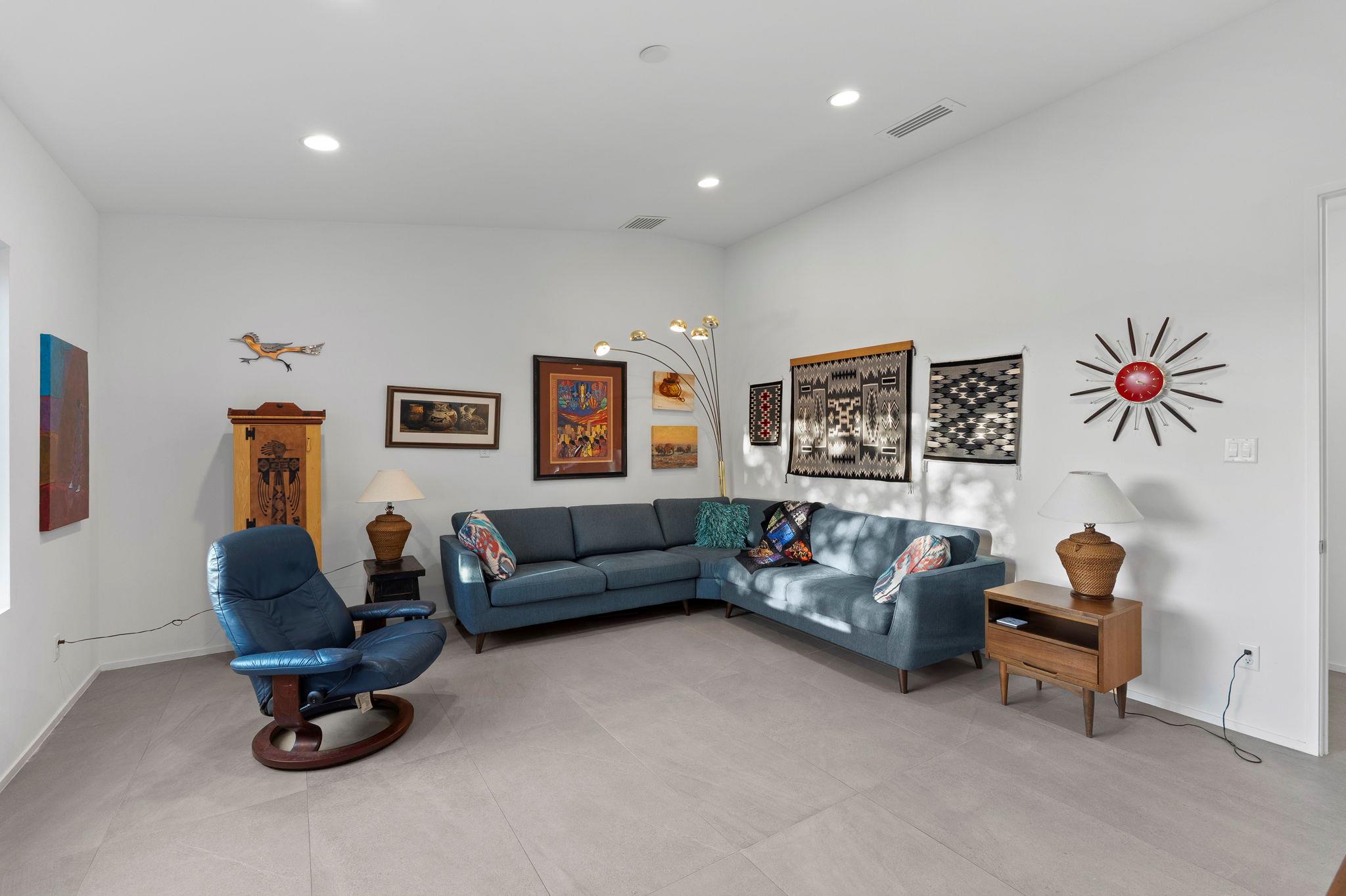 352 Arthur CT