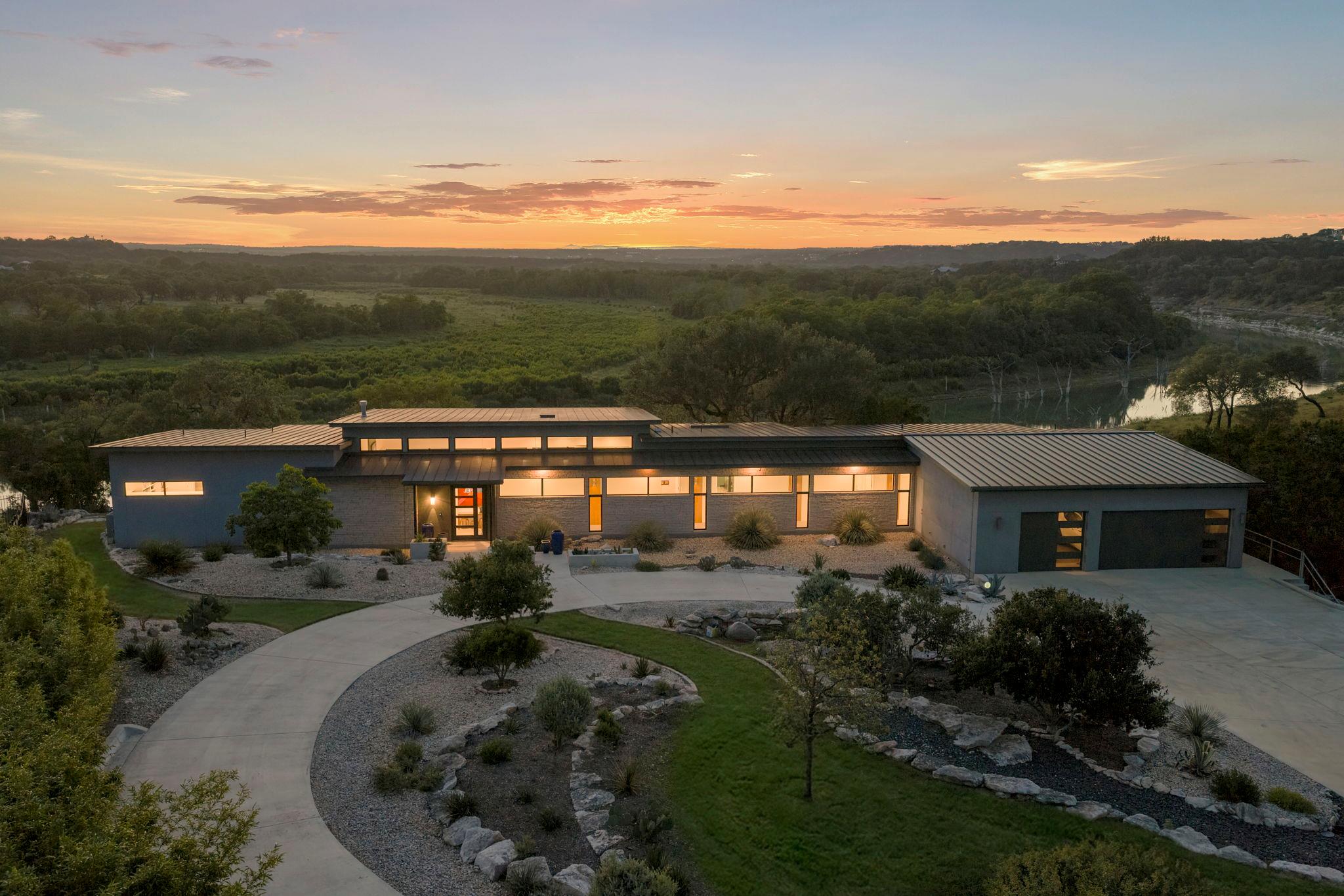 352 Arthur CT