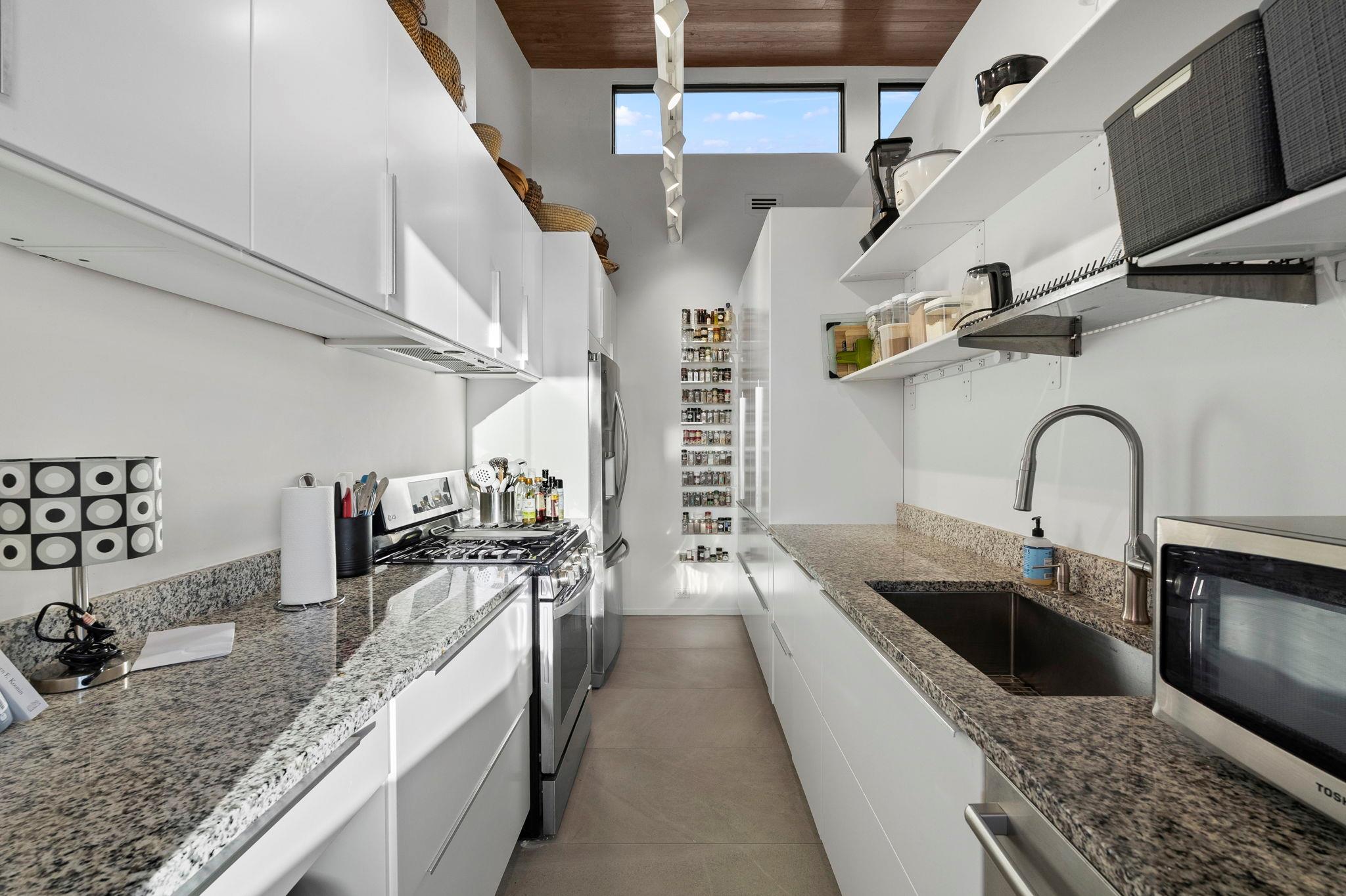 352 Arthur CT