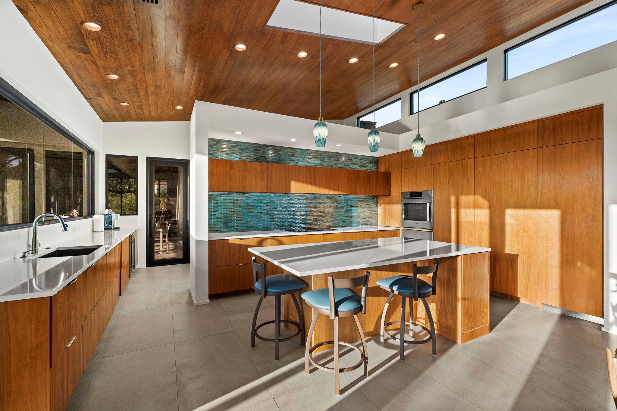 352 Arthur CT