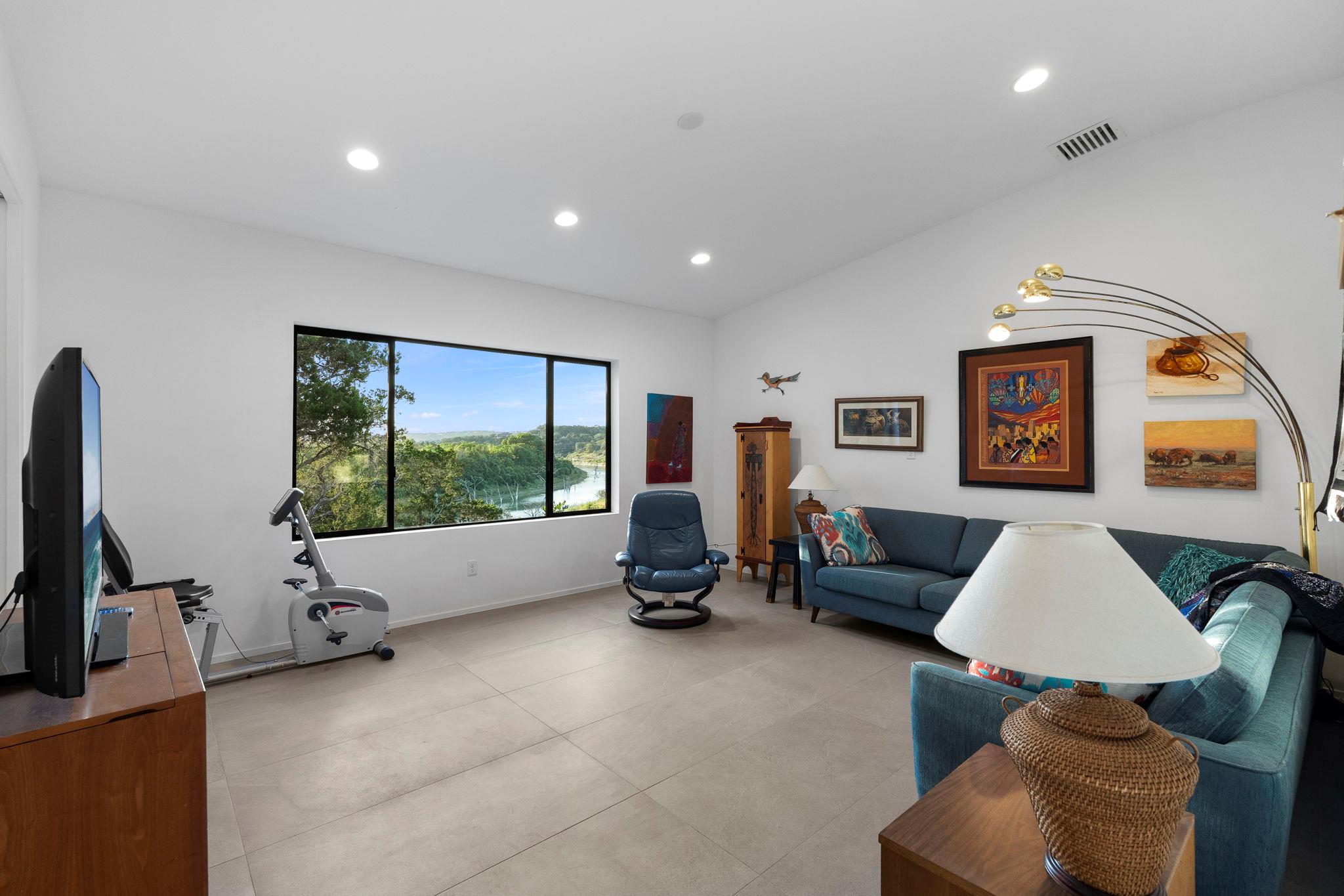 352 Arthur CT