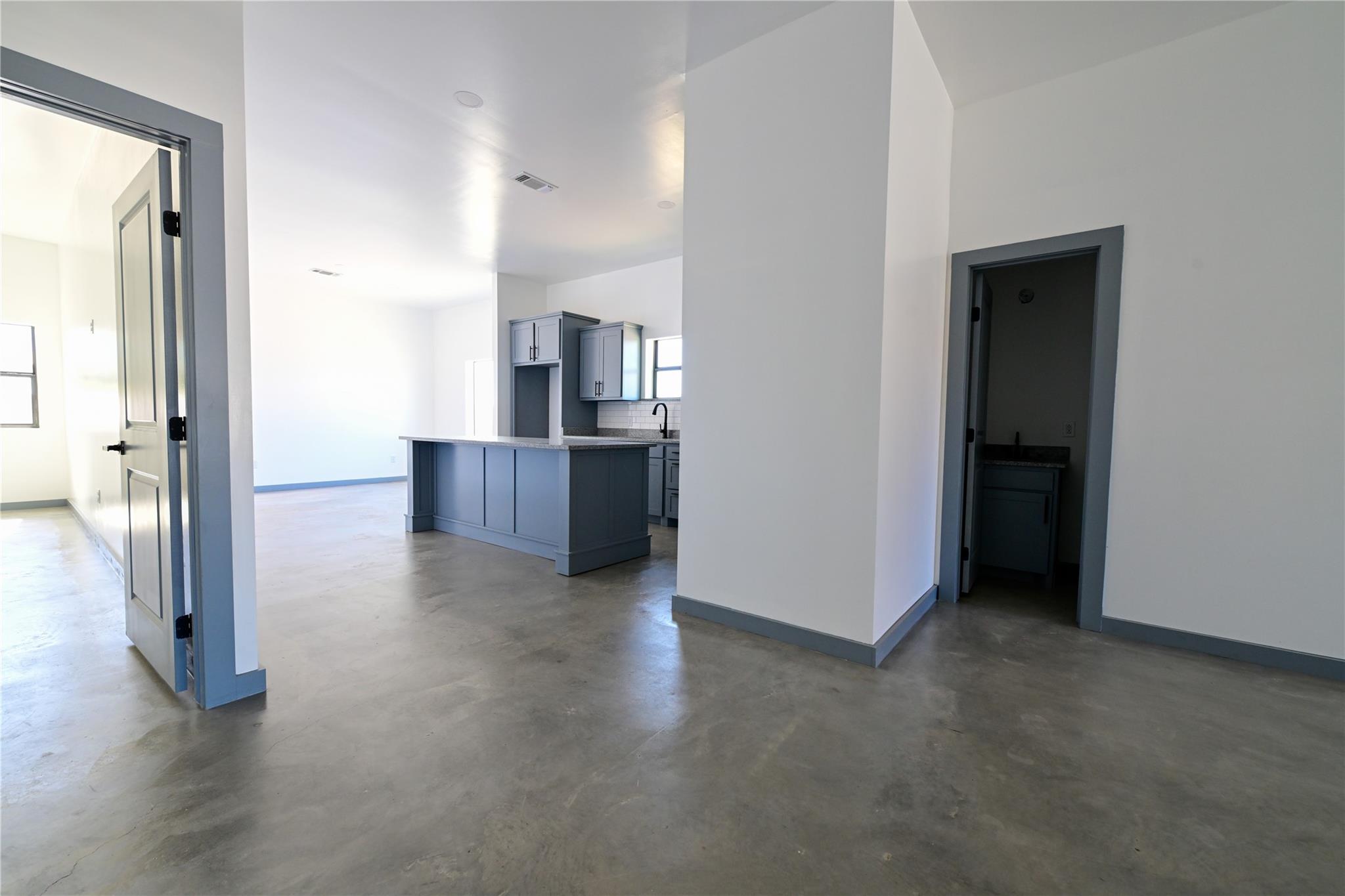 1003 W Galveston ST