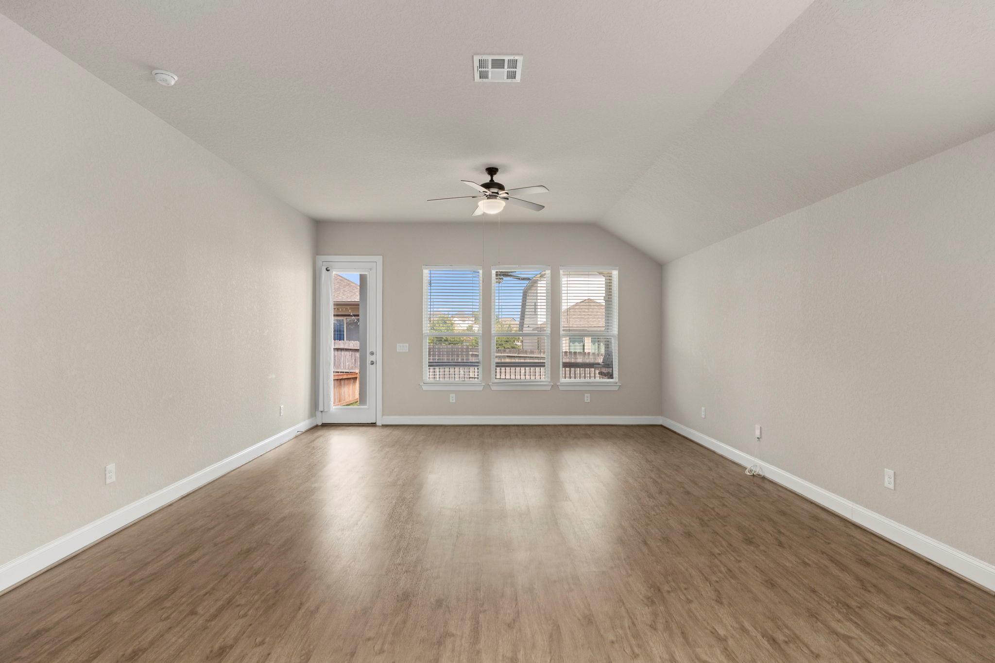 6533 Crockett Cv