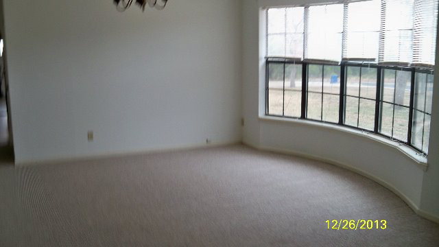 203 Lakeway Dr