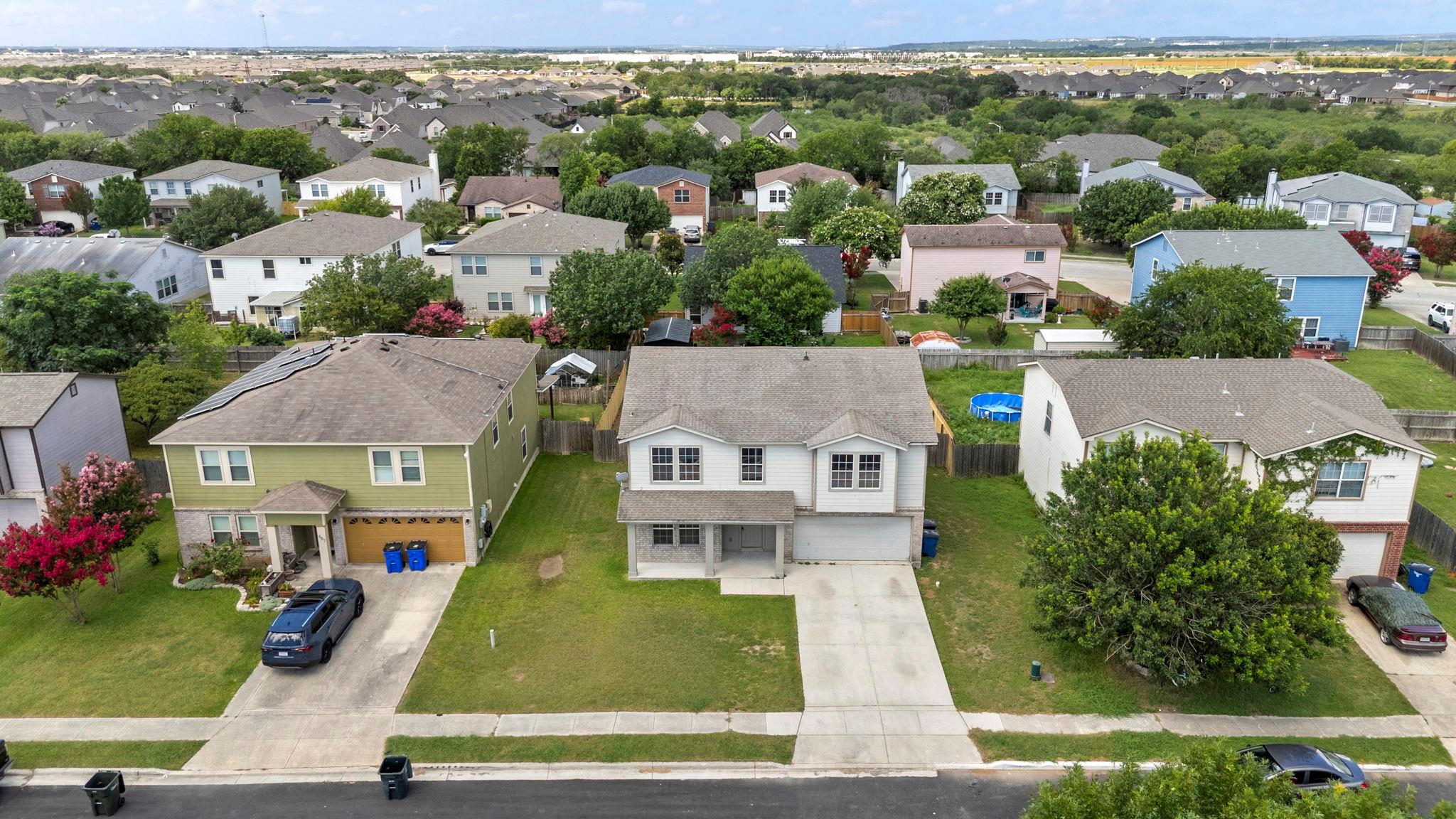 671 NW Crossing DR