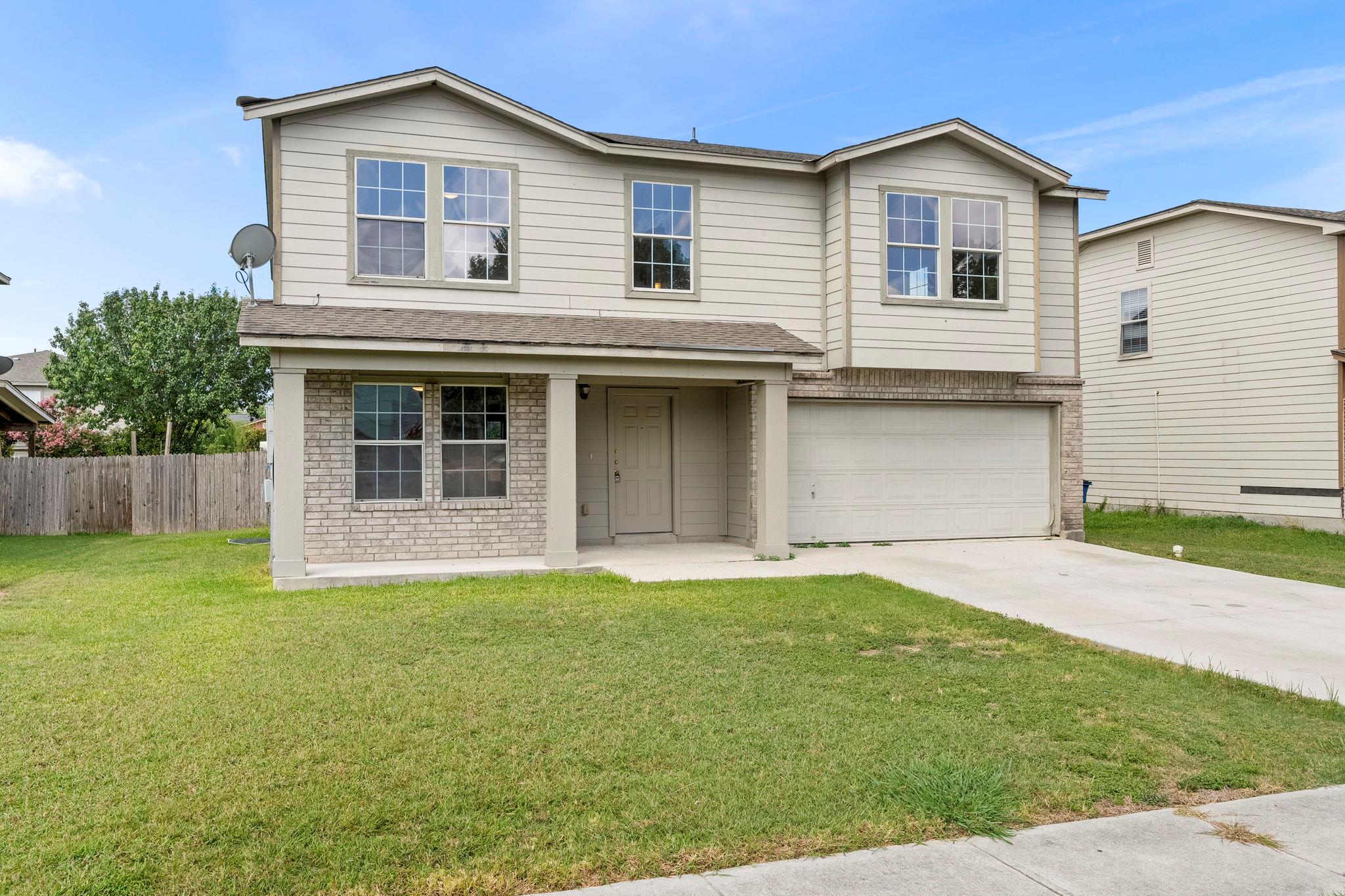 671 NW Crossing DR