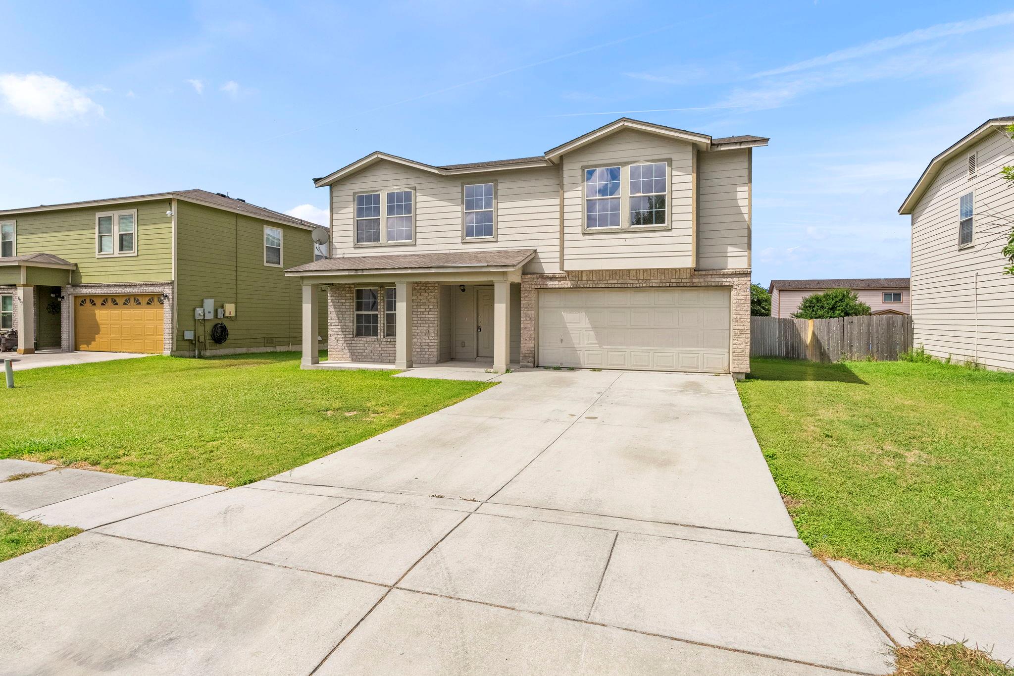 671 NW Crossing DR