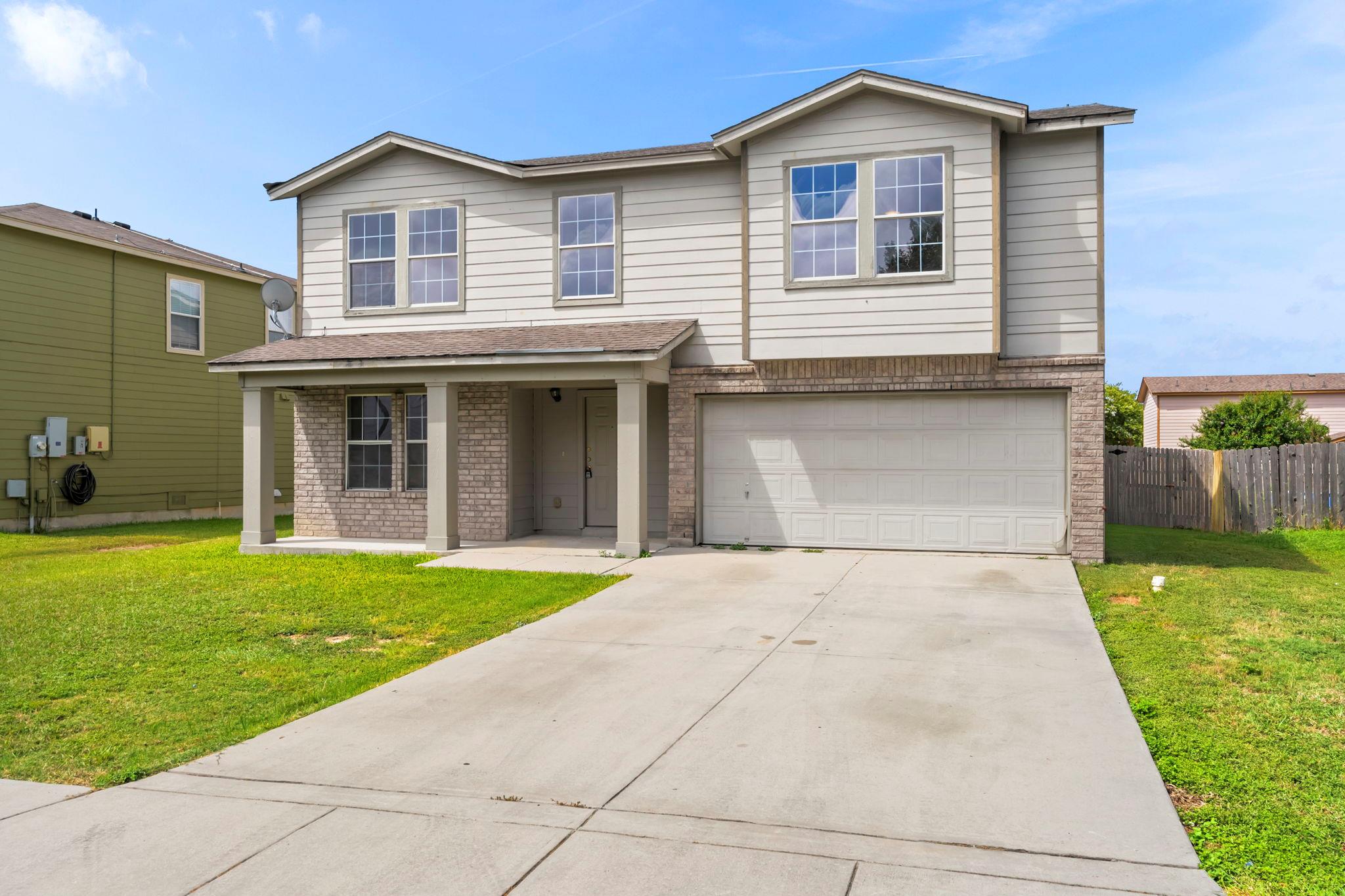 671 NW Crossing DR