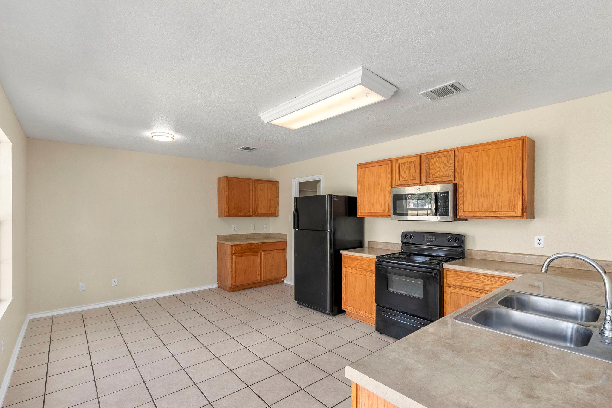671 NW Crossing DR