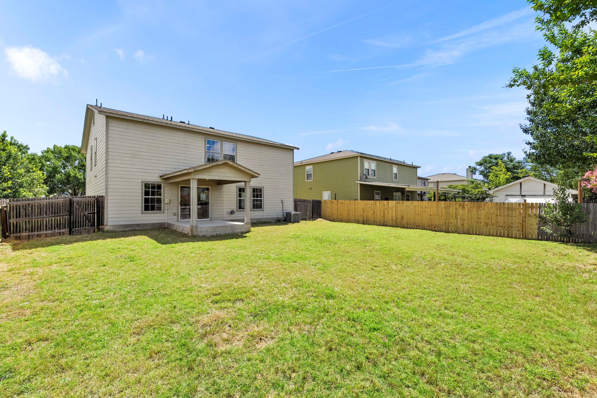 671 NW Crossing DR