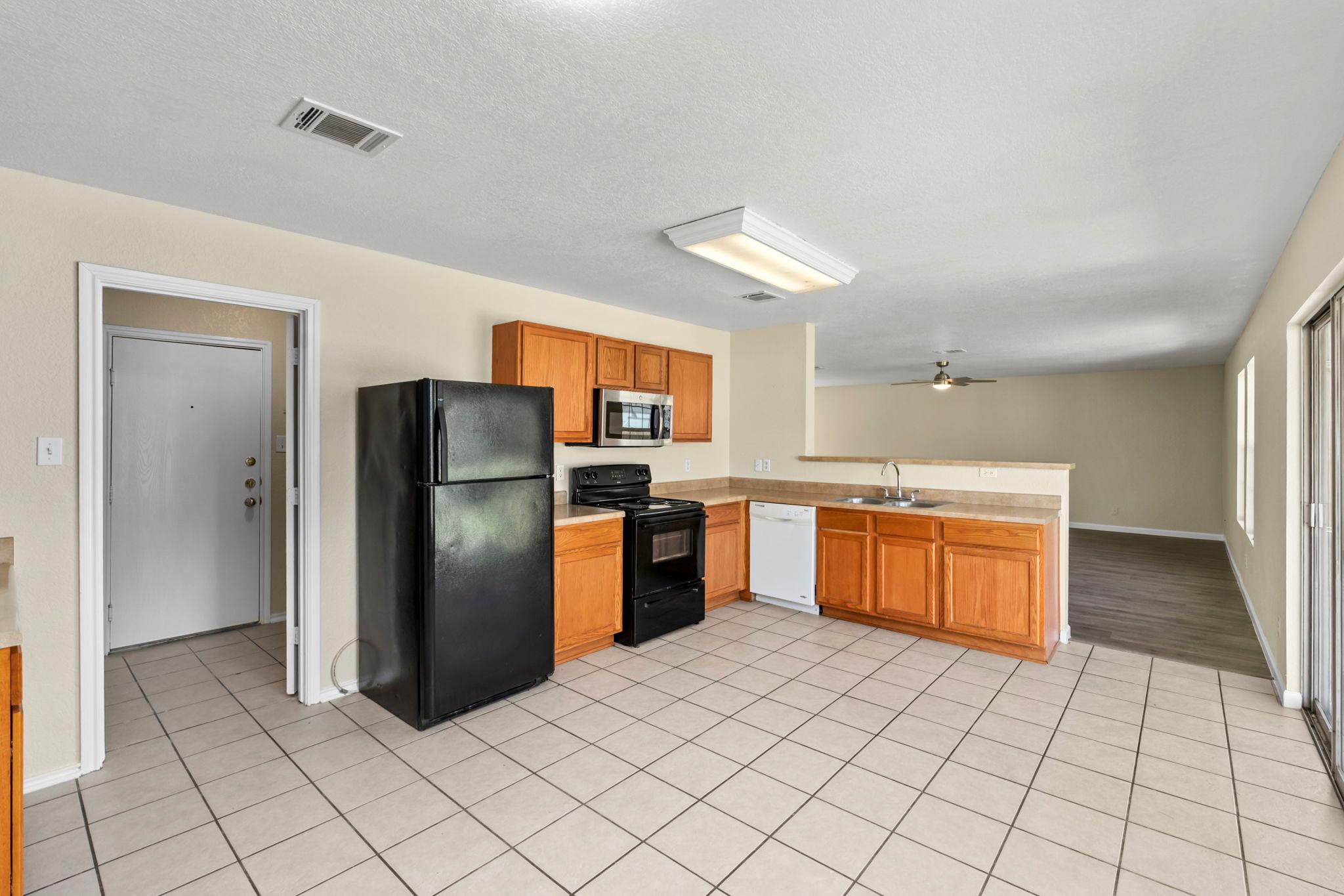 671 NW Crossing DR
