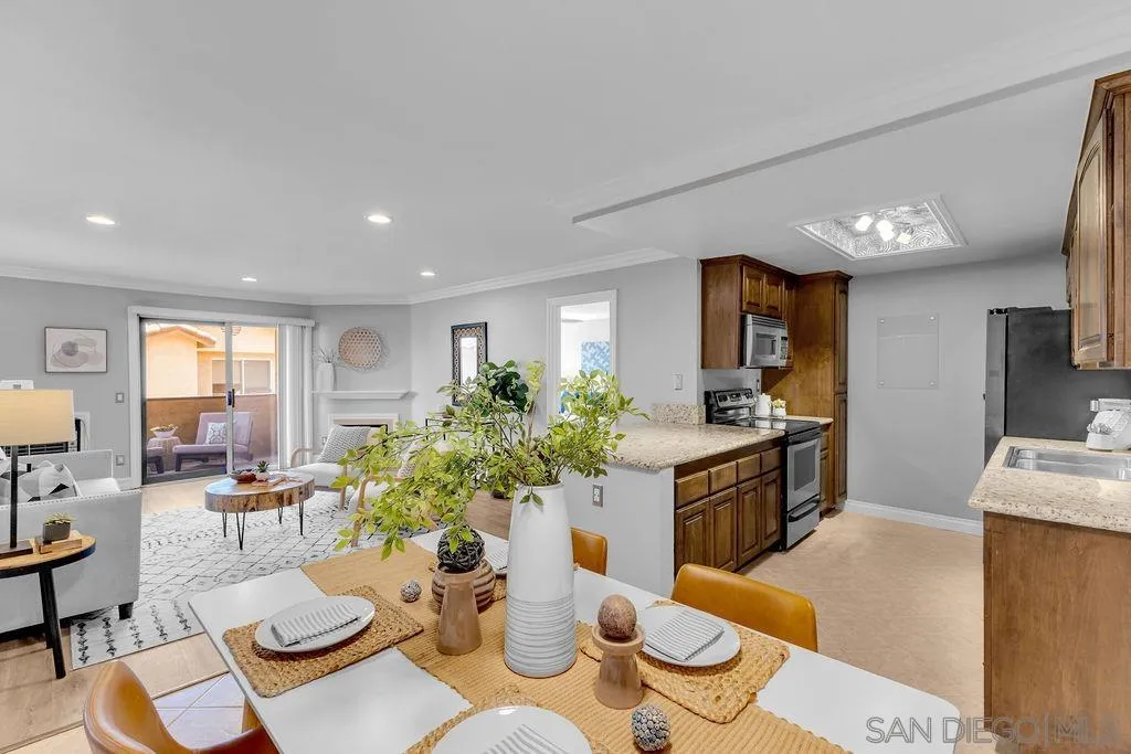 208 Woodland Pkwy Unit 212