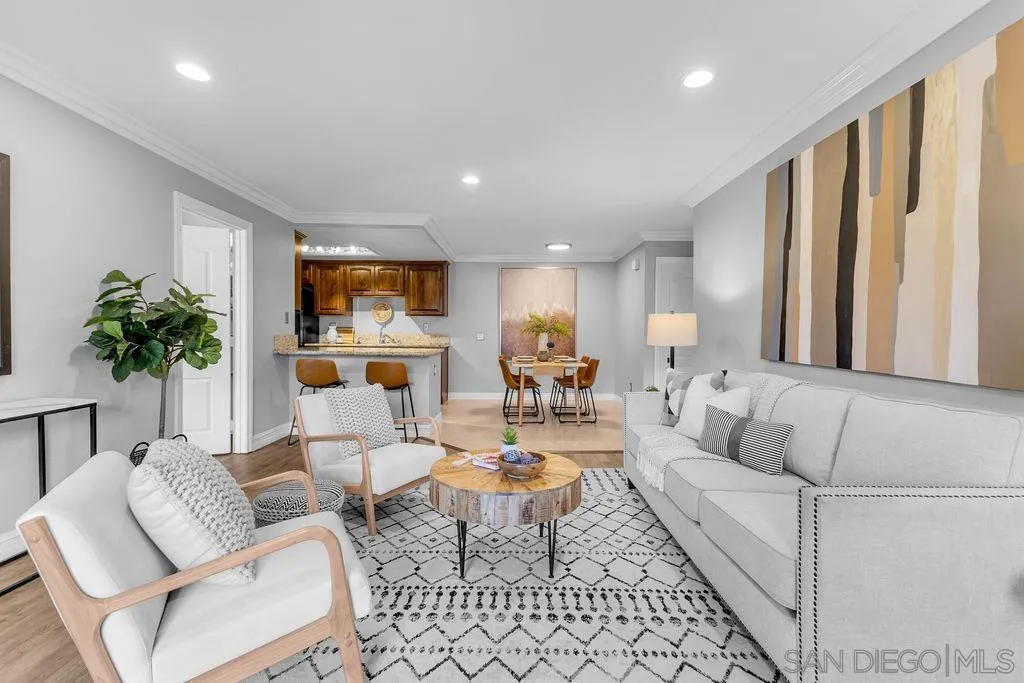 208 Woodland Pkwy Unit 212