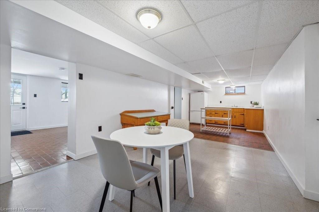 320 Victoria Road N