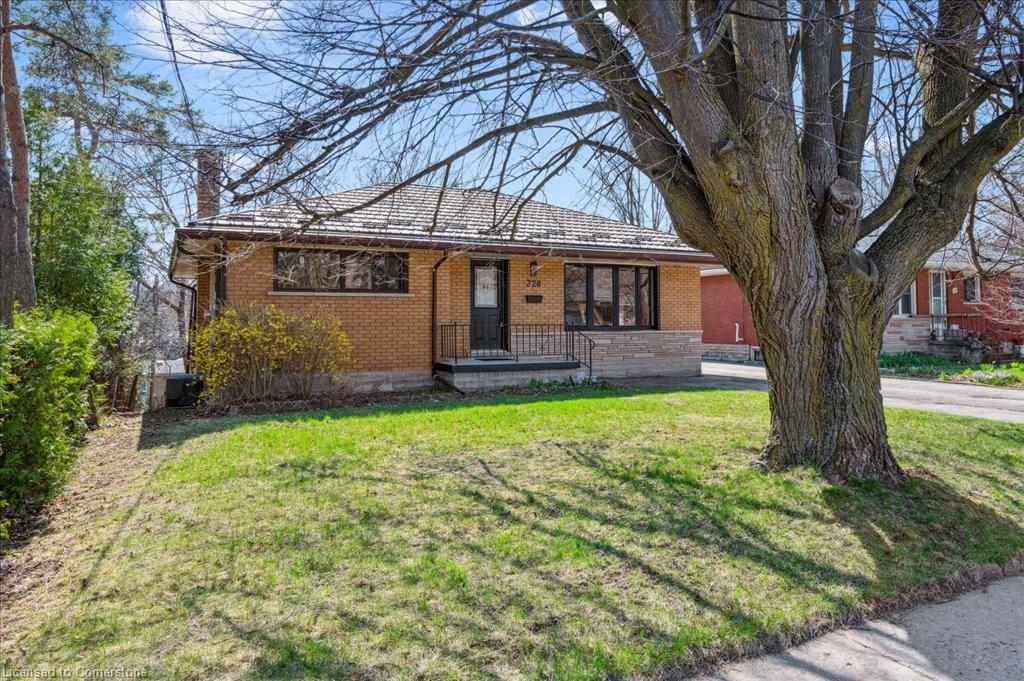 320 Victoria Road N