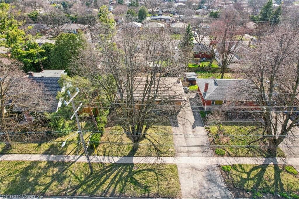 320 Victoria Road N