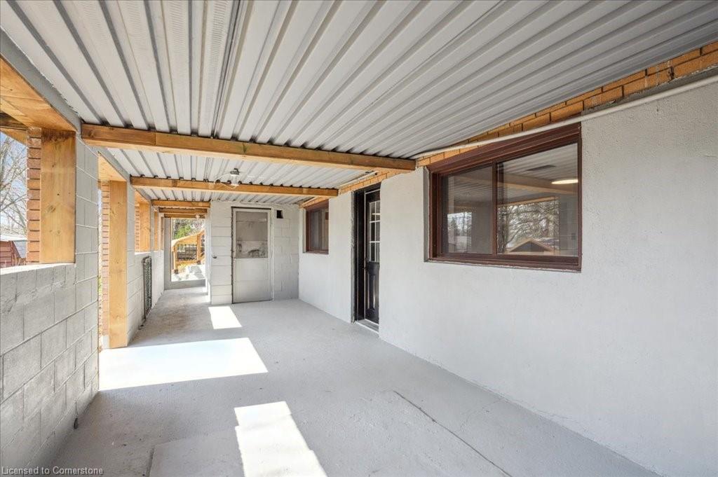 320 Victoria Road N