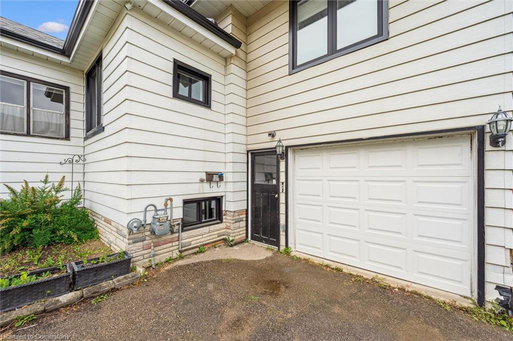 160 Forfar Street E