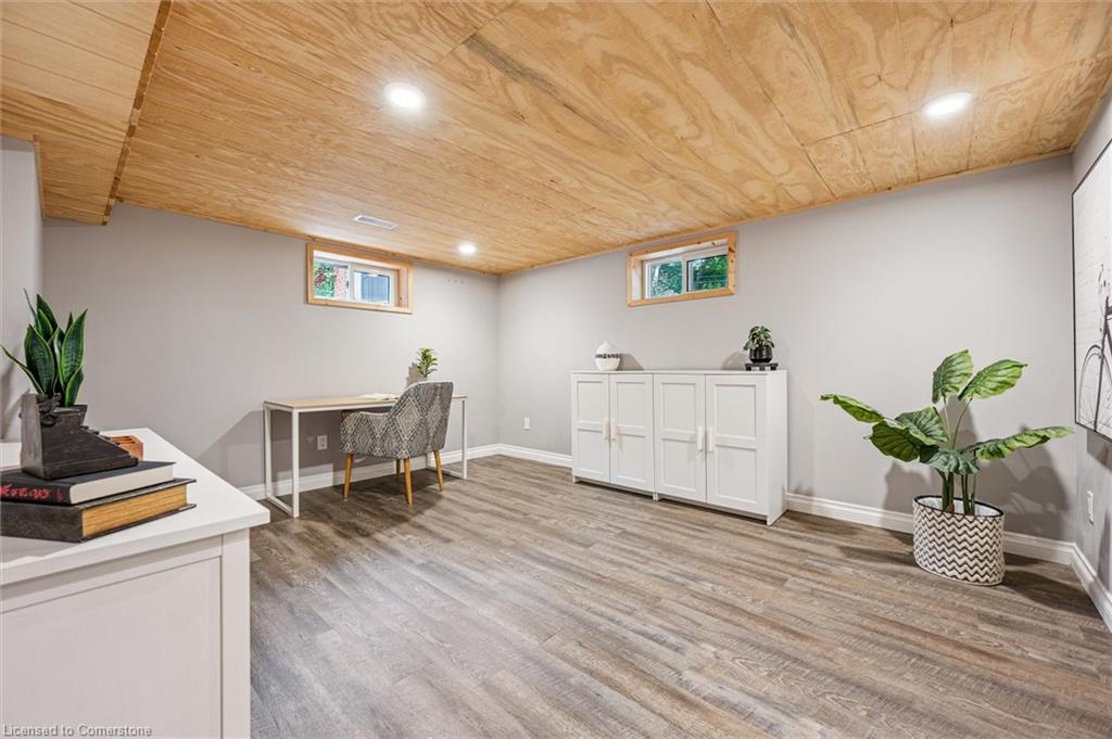 28 Summit Crescent