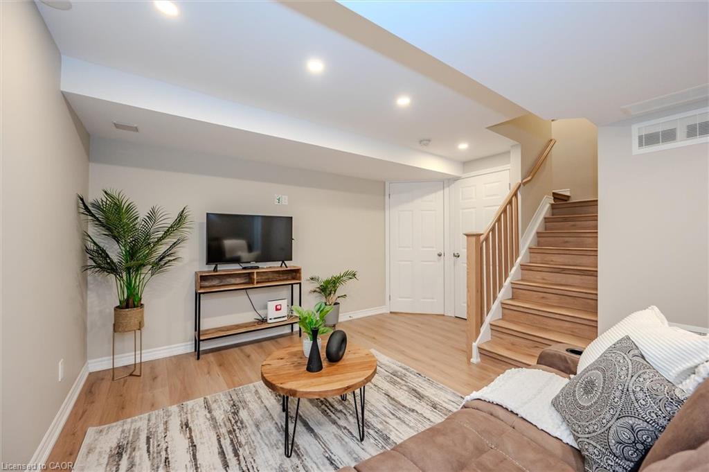 4-361 Arkell Road Unit: 4