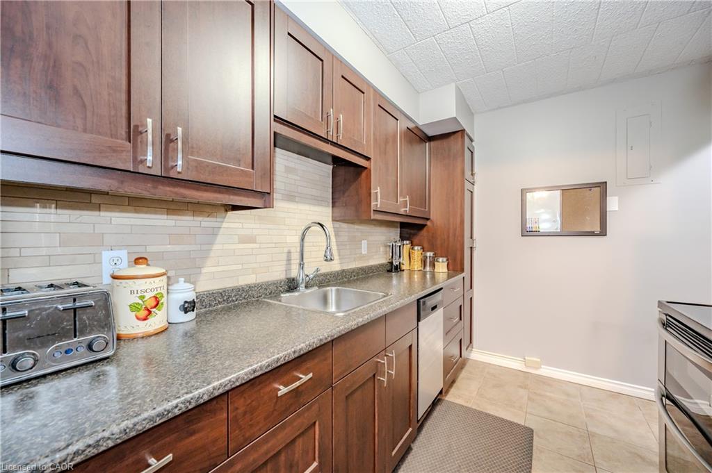 511-105 Conroy Crescent Unit: 511