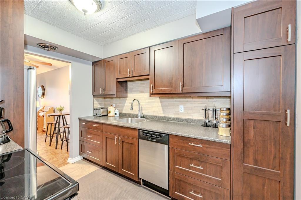 511-105 Conroy Crescent Unit: 511