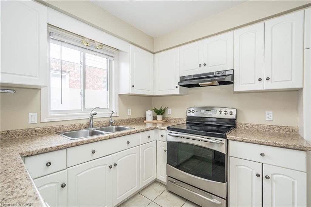 24 Beechlawn Boulevard