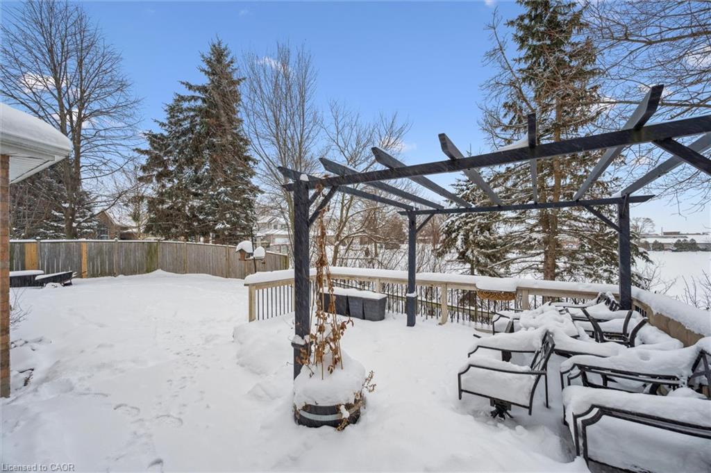 2 Oakridge Crescent