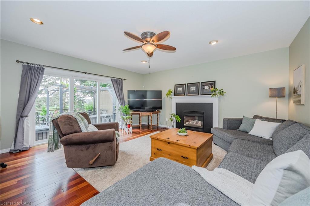 2 Oakridge Crescent
