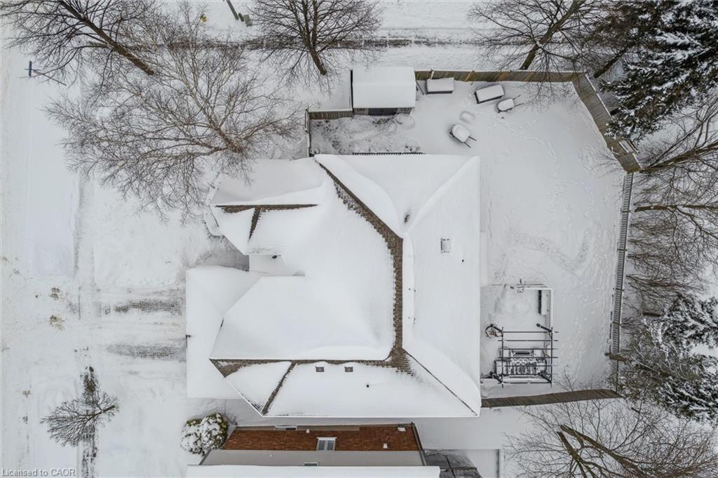 2 Oakridge Crescent