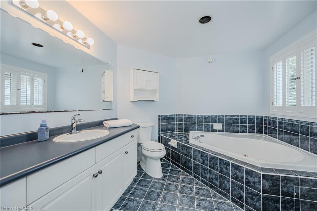 2 Oakridge Crescent