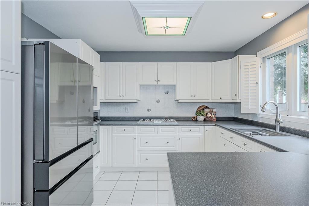 2 Oakridge Crescent