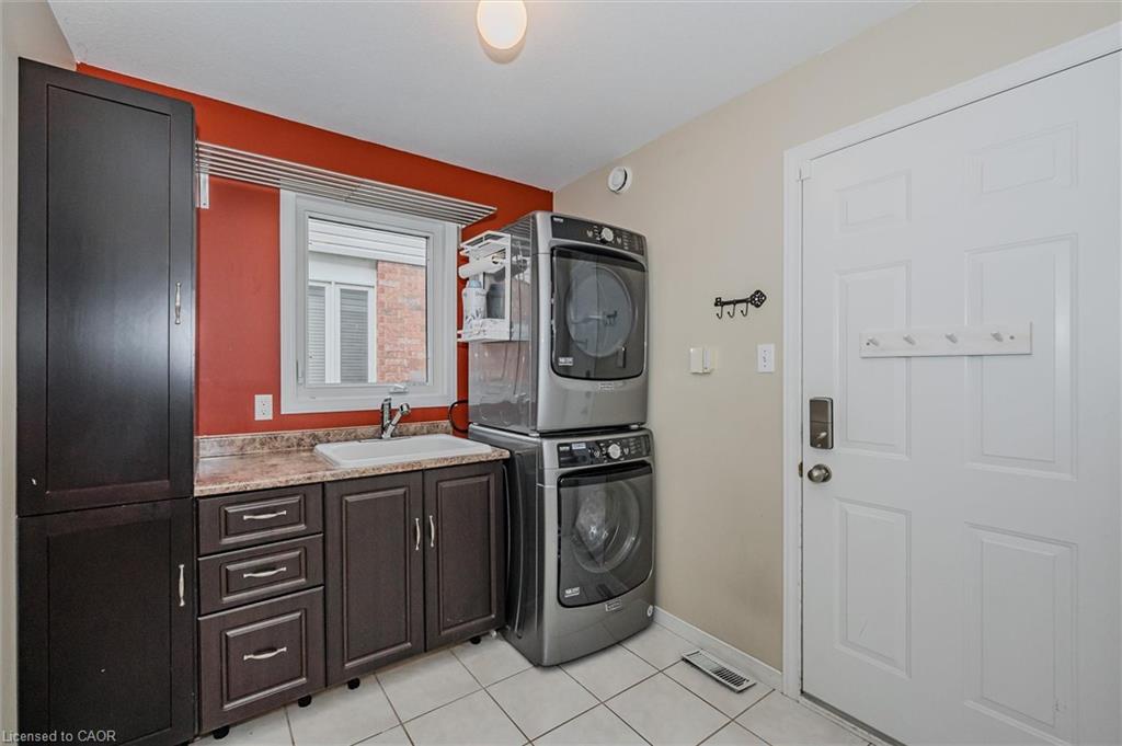 2 Oakridge Crescent