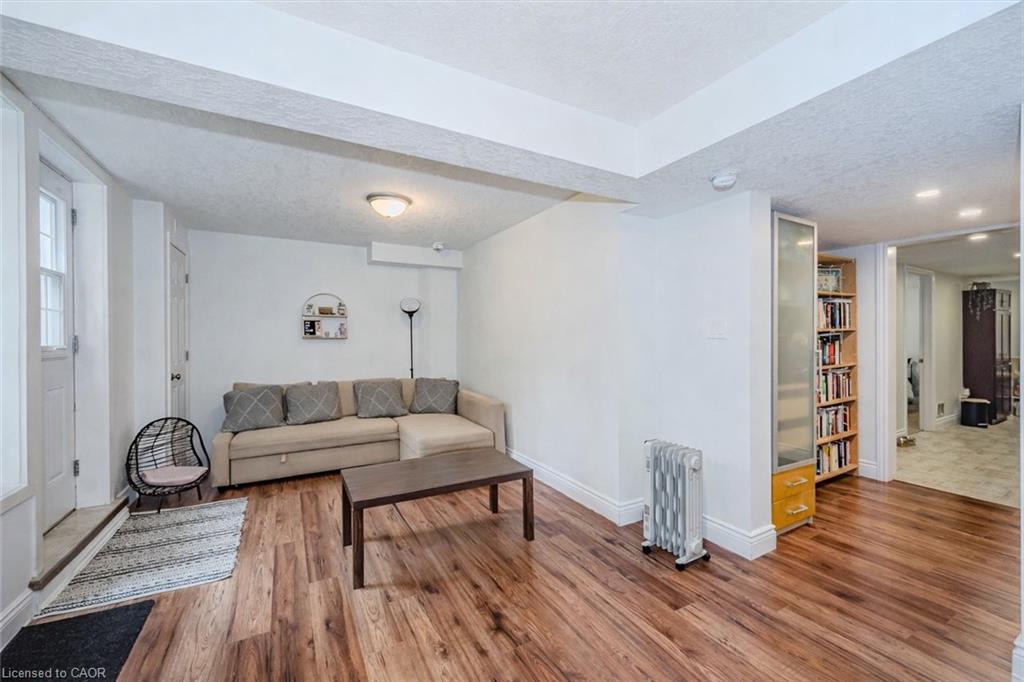 2 Oakridge Crescent