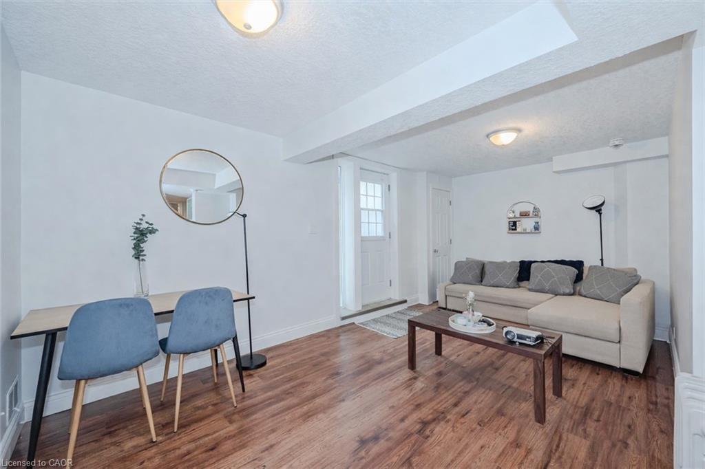 2 Oakridge Crescent