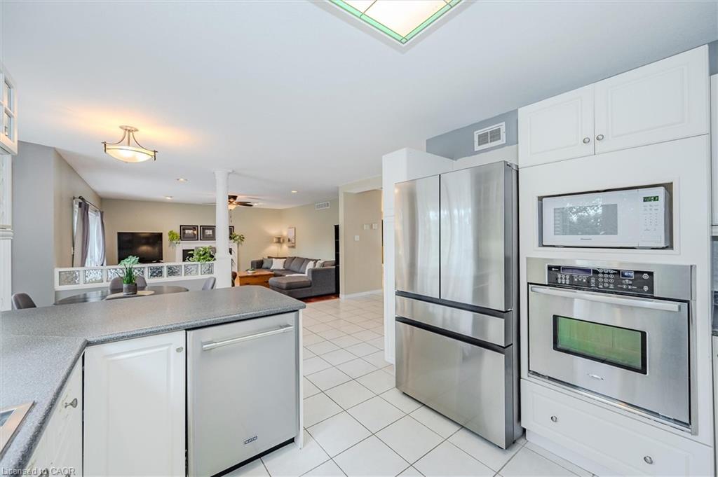2 Oakridge Crescent