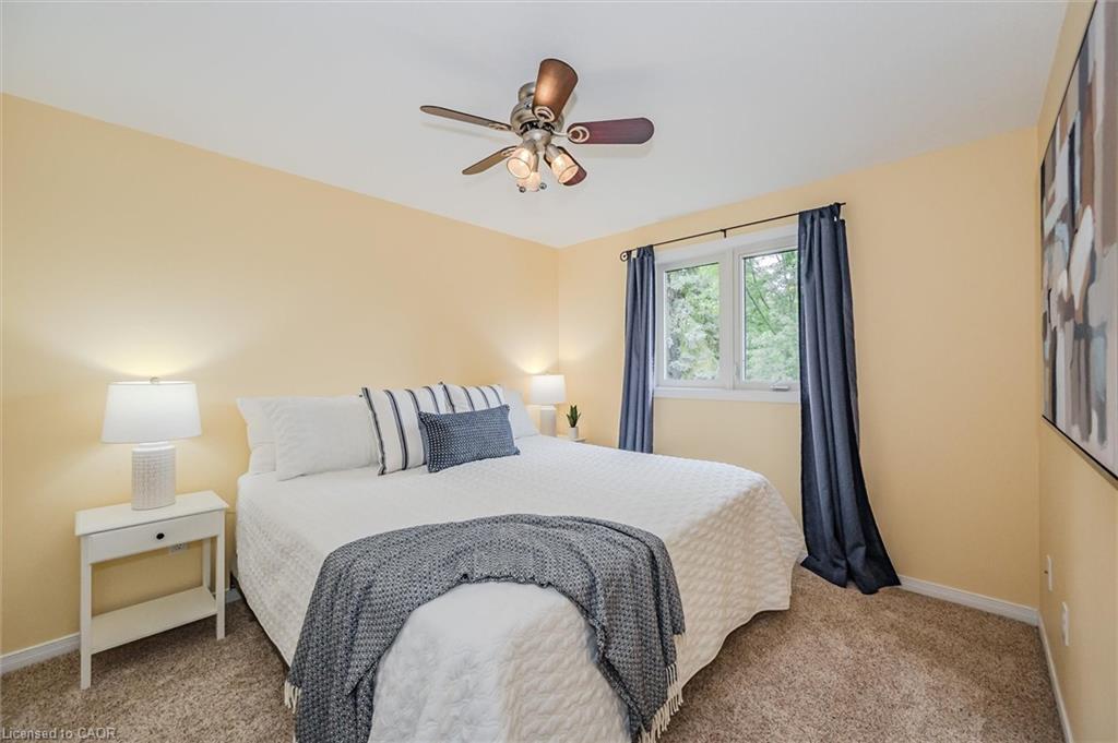 2 Oakridge Crescent