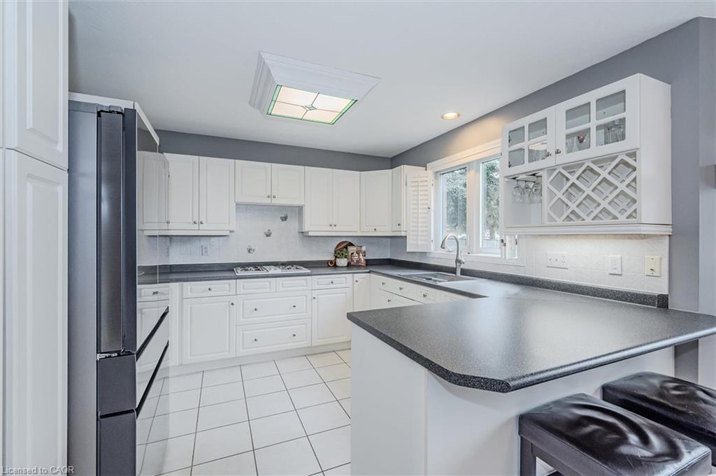 2 Oakridge Crescent