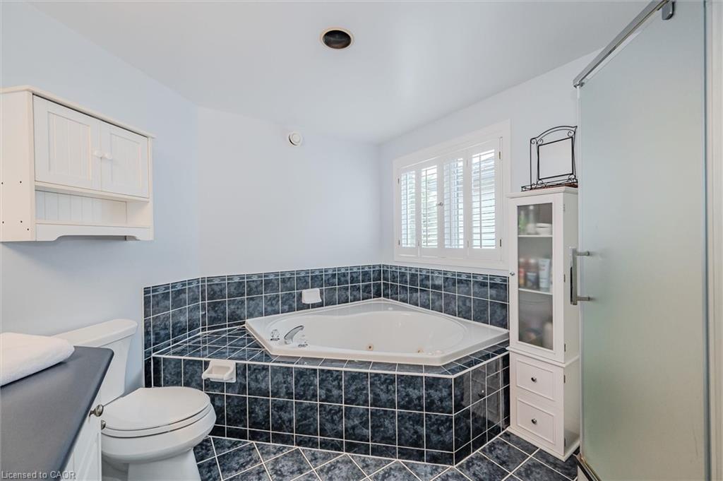 2 Oakridge Crescent