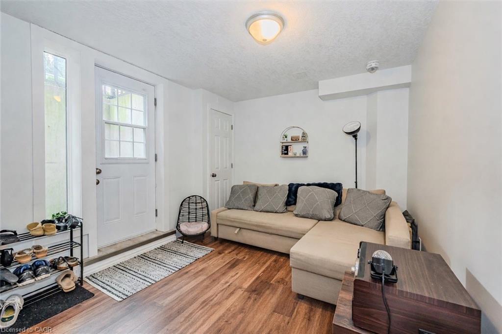 2 Oakridge Crescent